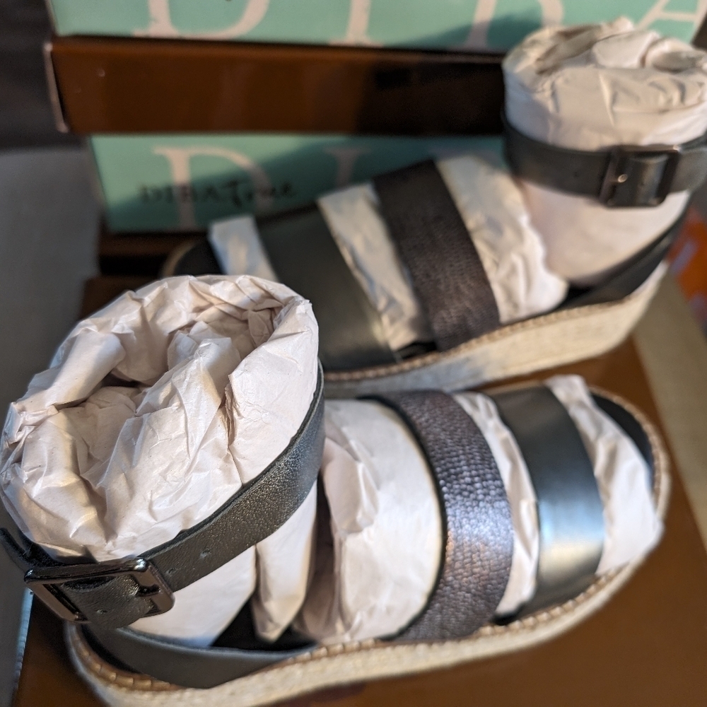 Diba‎ True platform Sandal new in box